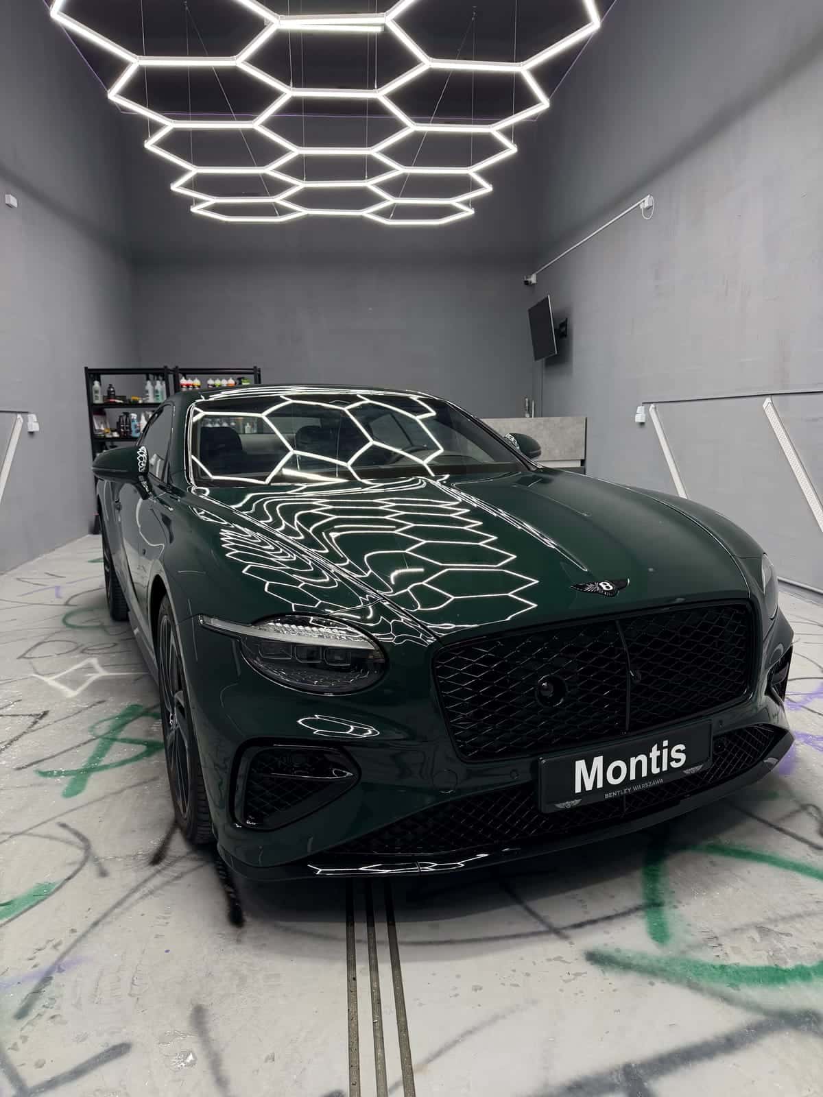 Zielony Bentley Continental GT po oklejeniu całego nadwozia folią PPF w studiu Montis