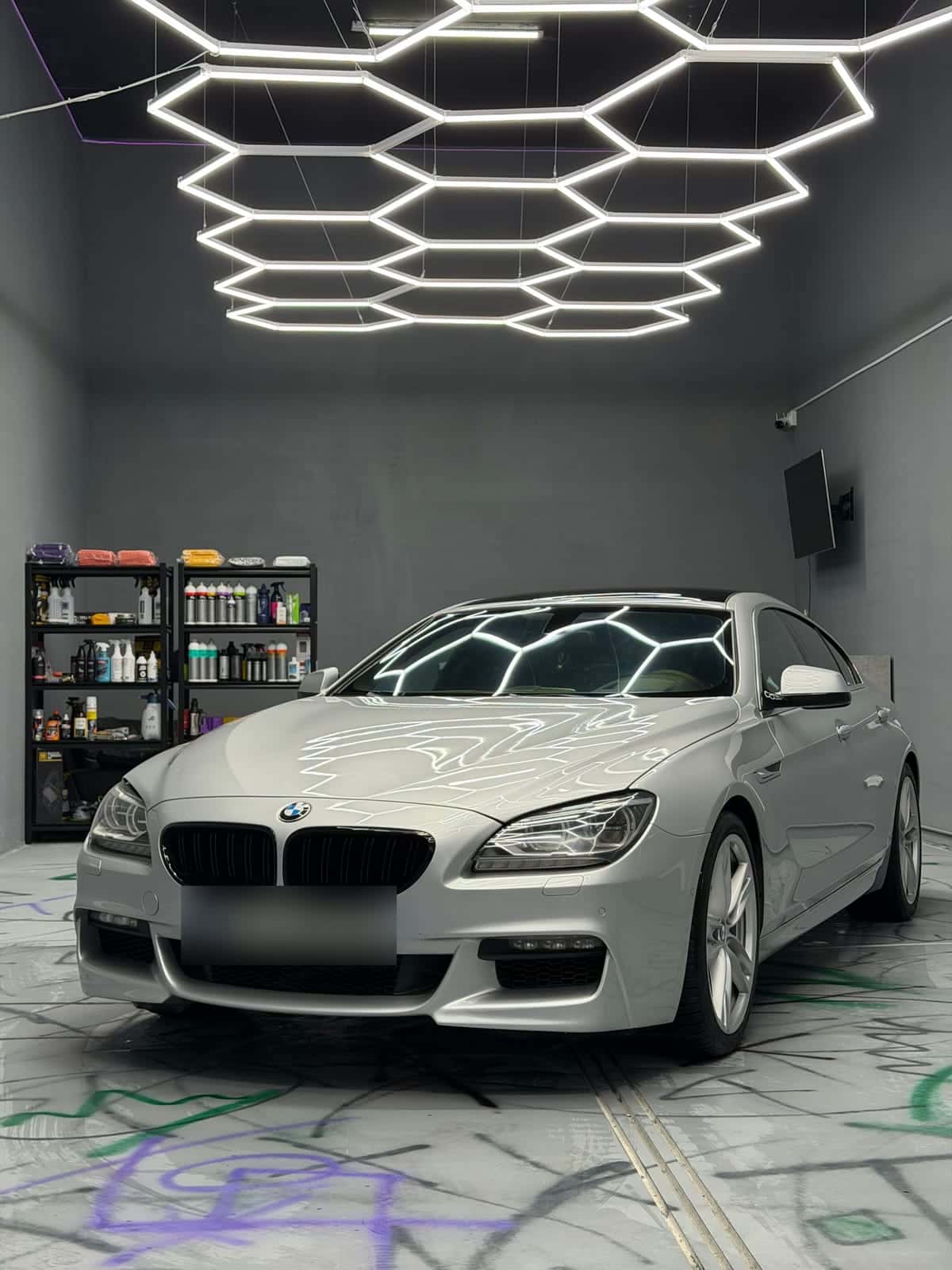 Srebrne BMW serii 6 Gran Coupé po korekcie lakieru i ceramice