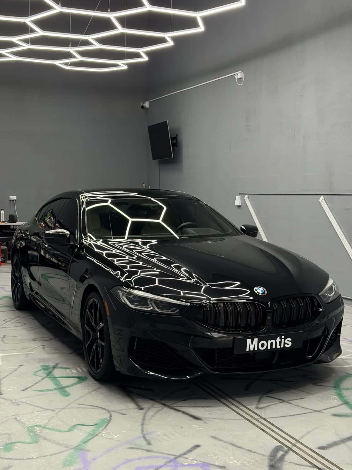 Czarne BMW serii 8 Gran Coupé po korekcie lakieru i ceramice